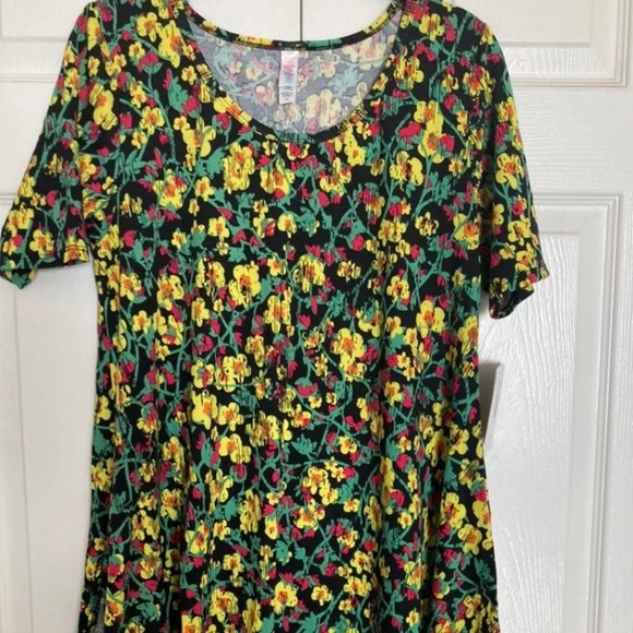 New with tags Lularoe Perfect T shirt Xsml - Picture 2 of 4